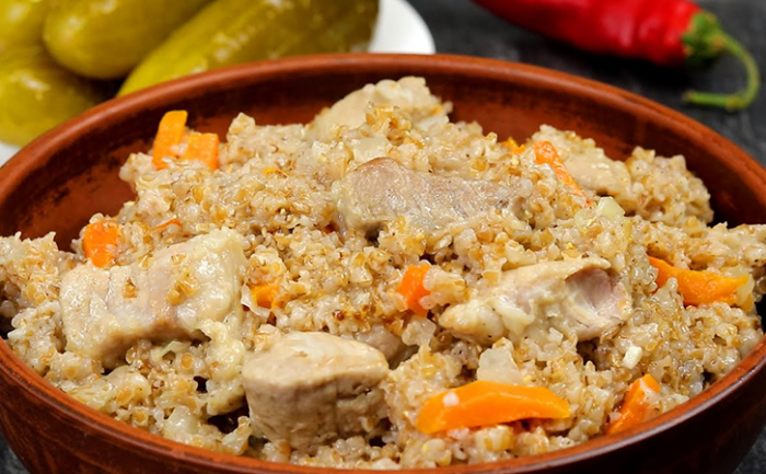 Каша пшеничная «Варшавская» и с мясом, и с овощами. Плов рядом с ней покажется безвкусным