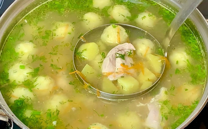 Экономный согревающий суп, который не надоест всю зиму: на 3 литра нужно всего 4 куриных голени