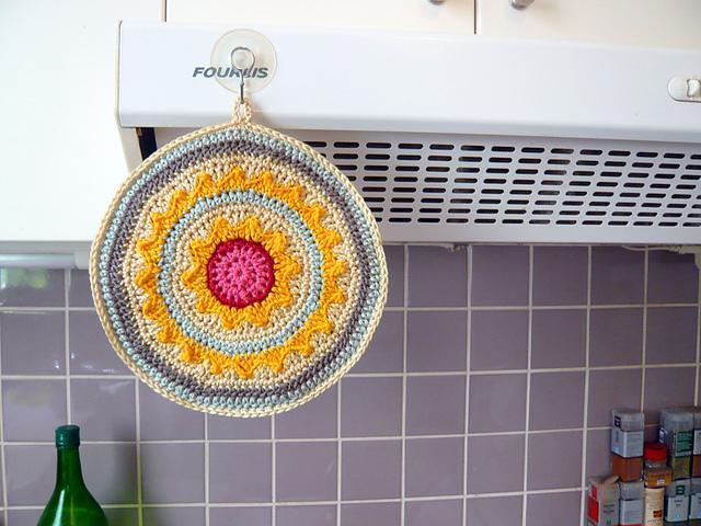 Вязаная прихватка крючком "Мандала". Описание