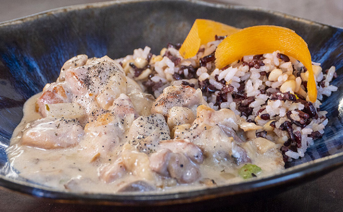 Лучшее горячее на Новый год. Фрикасе из курицы с грибами: затраты минимальны, но выглядит эффектно