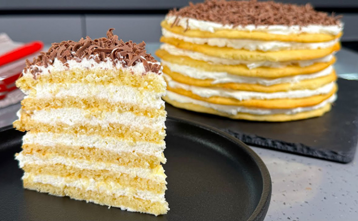 Нежнейший торт на зиму, знаменитый «Бабушкин». Простой крем и коржи на скорую руку