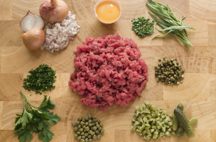 Тартар: кто придумал есть сырое мясо