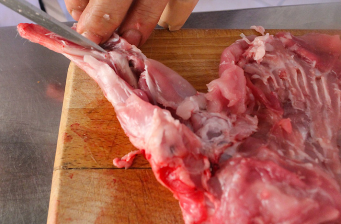 Как удалить из кролика все кости, сохранив цельной тушку