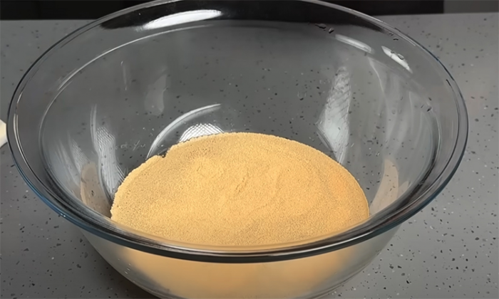 Делаем пиццу в духовке, а получаеится как в дровяной печи. Корочка тонкая и хрустящая