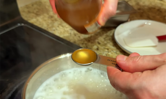 Легендарный салат с крабовыми палочками: главный праздничный рецепт, быстрый и очень вкусный