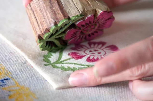 Роспись ткани самодельными штампами