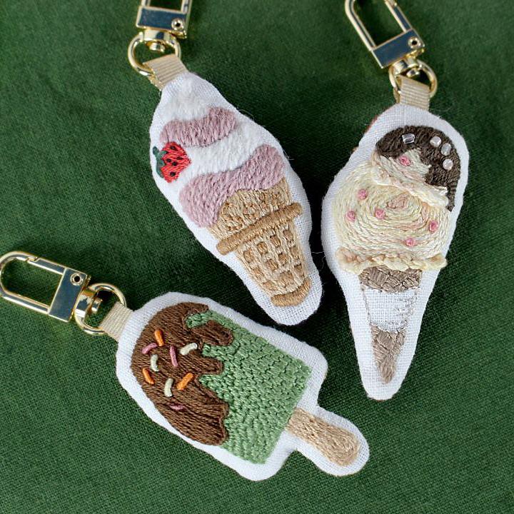 Вышитый брелок "Мороженое" своими руками. Мастер-класс