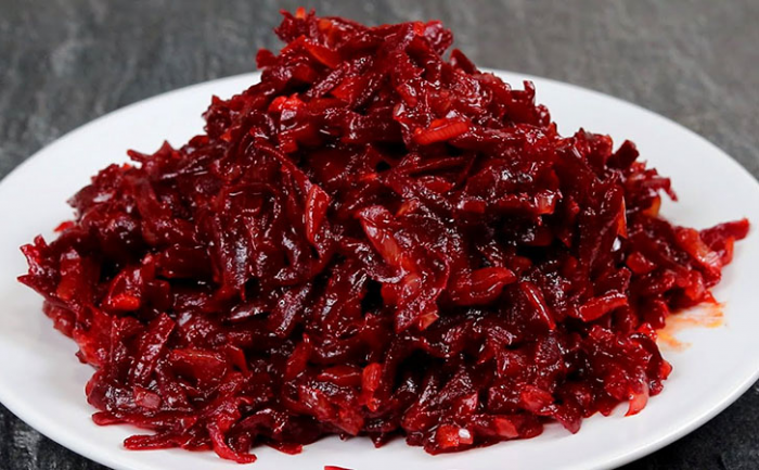 Лучший салат из обычной свеклы. Просто добавьте жареный лук и вкус будет на другом уровне