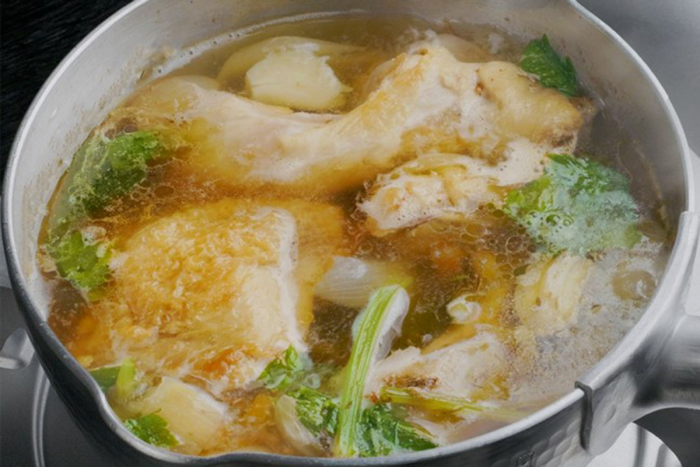 Ошибки при варке куриного супа: почему мясо сохнет, а бульон выходит пресным