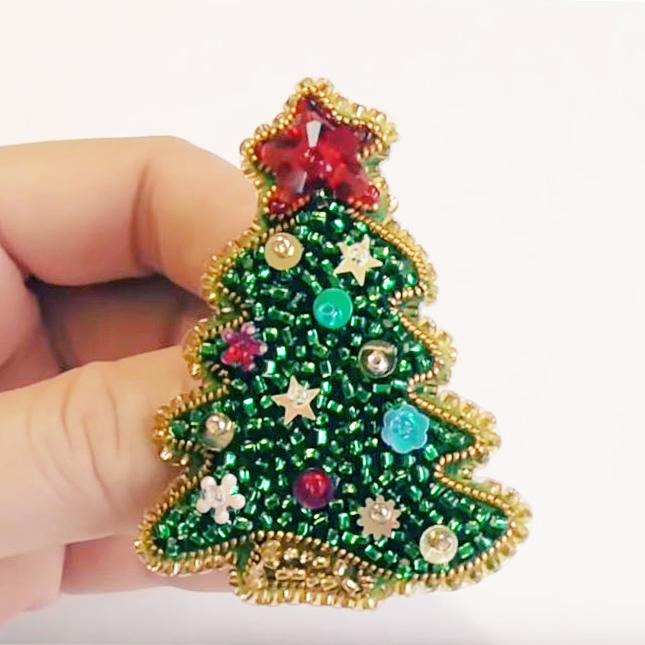Брошь "Елочка" из бисера и бусин. Мастер-классы