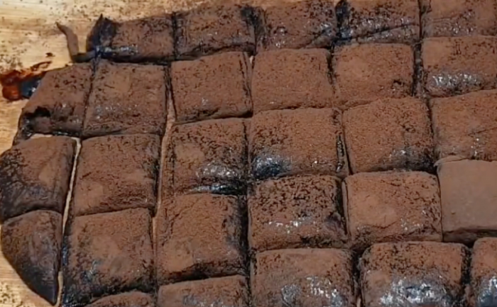 Гора конфет из банки сгущенки и ложки какао. За 30 минут все готово