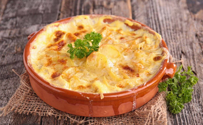 Картошка вкуснее жареной. Делать просто, а не надоедает неделями