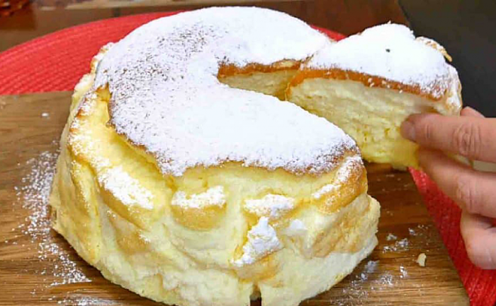 Пышный кремовый торт, но никаких лишний калорий. Муки нет, в основе йогурт