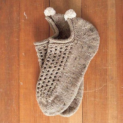 Ажурные следки спицами "Кролики". Схема и описание 