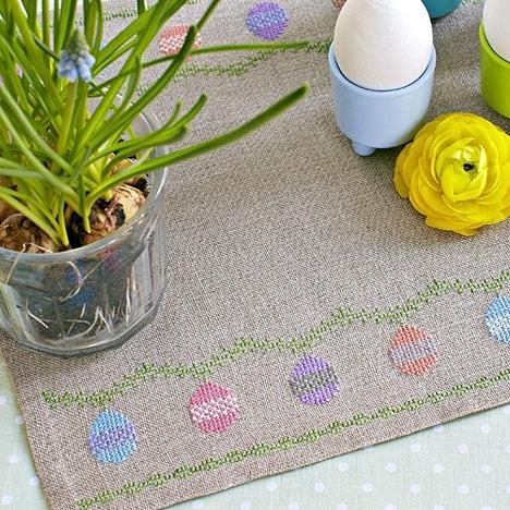 Простая пасхальная вышивка крестом: яйца