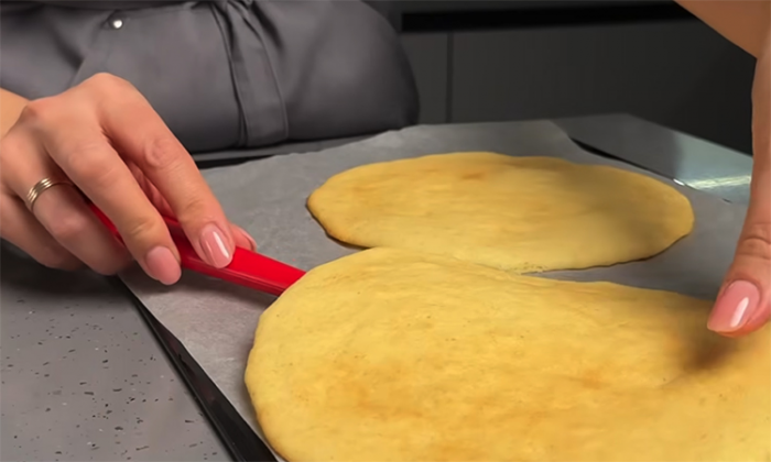 Нежнейший торт на зиму, знаменитый «Бабушкин». Простой крем и коржи на скорую руку