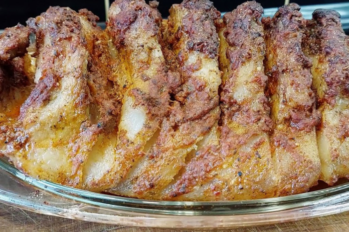 Мясники так готовят сало: запекают прямо в маринаде. Дешево, и можно подать на праздник