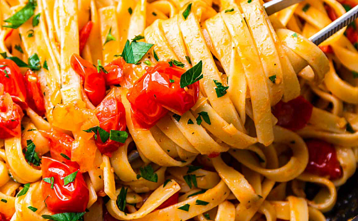 Делаем пасту из базовых ингредиентов, но будет как в дорогом ресторане. Вся тонкость в правильном смешивании