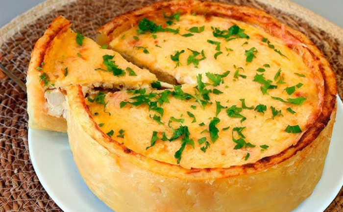 Особенный пирог без грамма муки и совсем без теста. Вместо взяли картофель, в начинке почти рагу