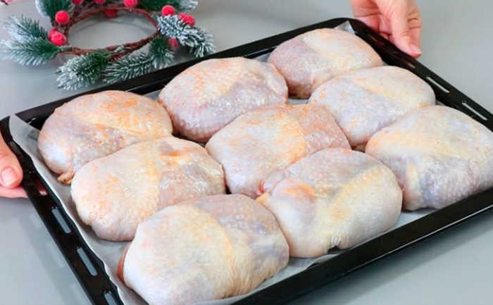 Новогодний шедевр из обычной курицы: ни одной косточки, хрустящая корочка, а внутри начинка