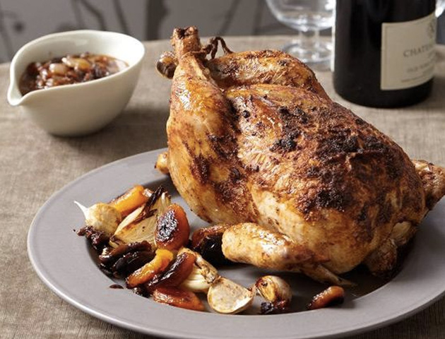 10 рецептов сочной курицы, запеченной целиком