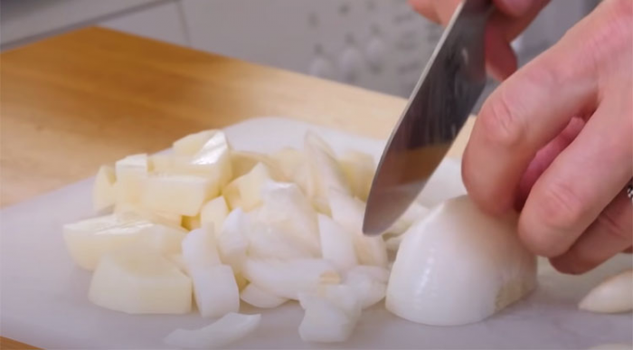 Сырный суп на холода: насыщенный и согреващий. В отличие от солянки готовится за минуты