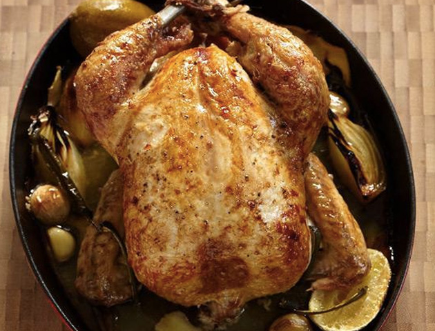 10 рецептов сочной курицы, запеченной целиком