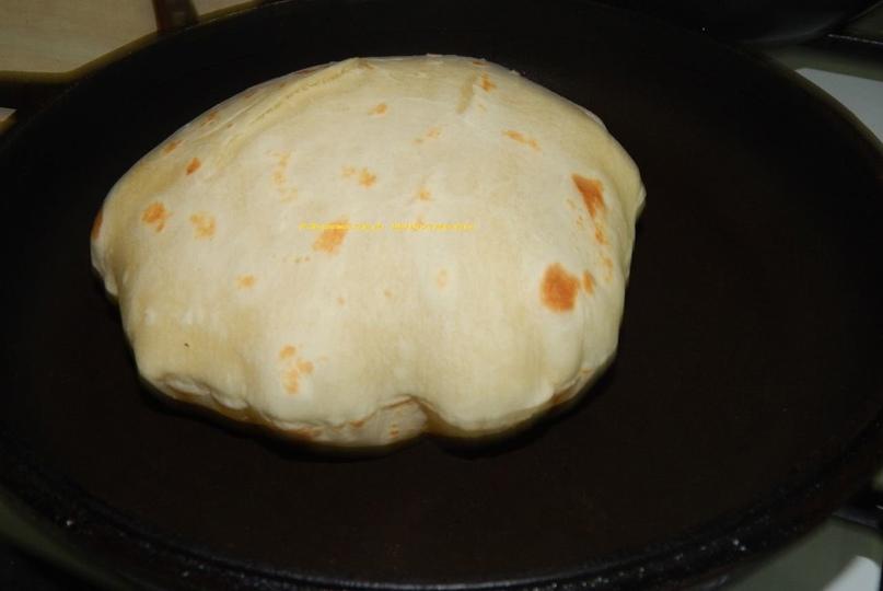 Тесто для лаваша. Тесто для лаваша в хлебопечке. Как готовить Питу на сковороде. Lavash Dough Color.